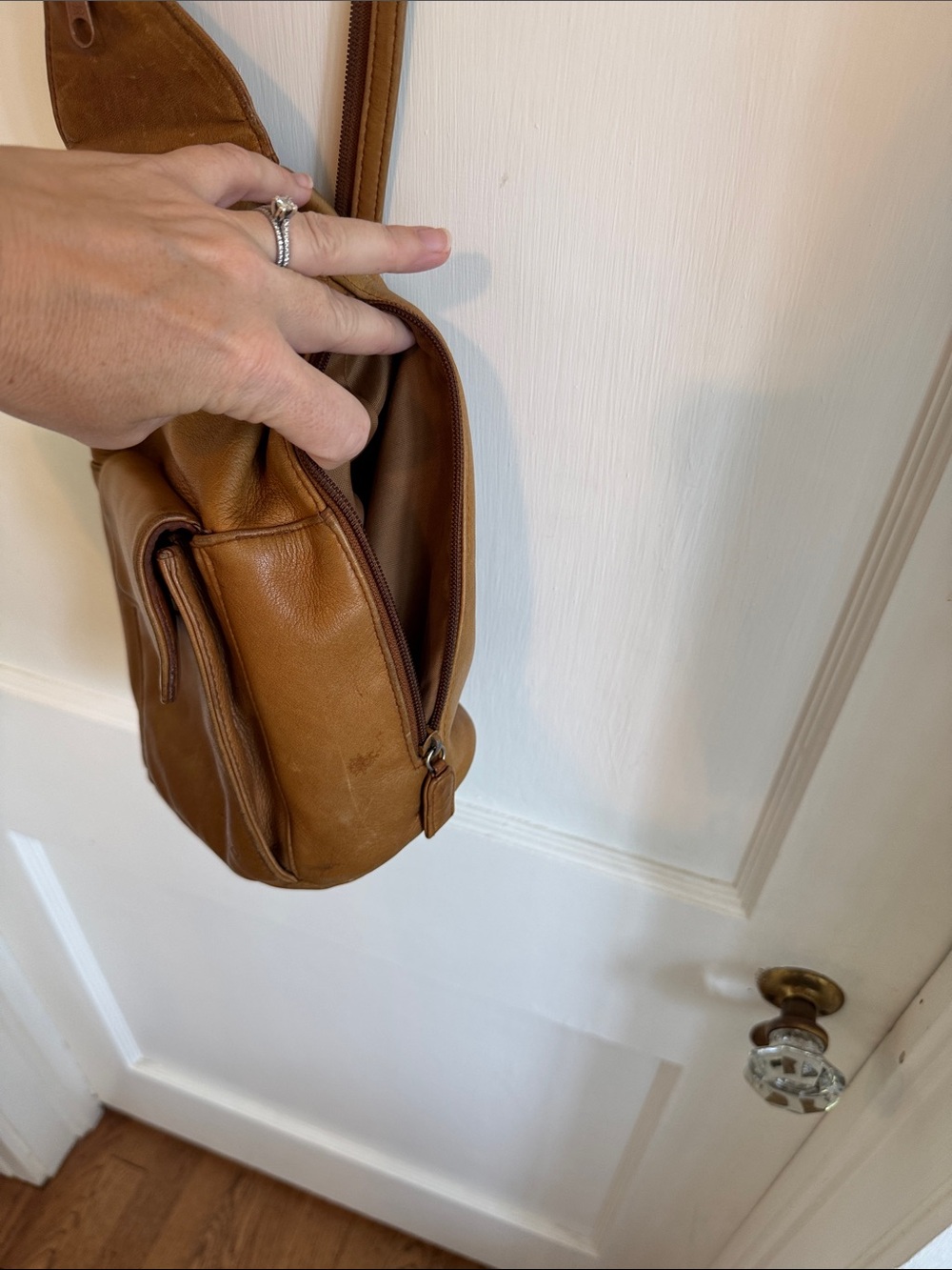 Convertible leather sling/backpack bag! Great for travel! - Picture 2 of 10